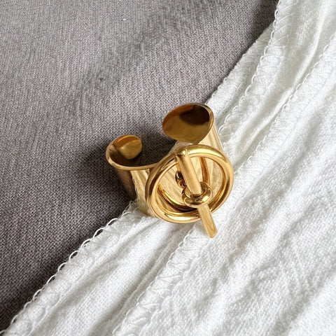 Gold "Twist and Turn" Ring